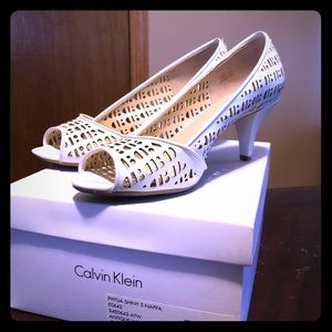 Calvin Klein Antique White Sandel. Size 9.5
